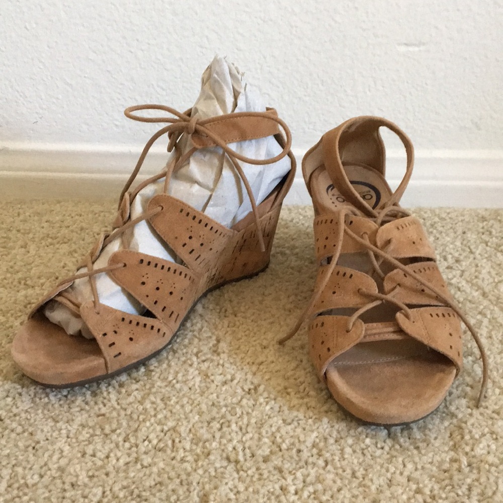 Super comfy beige sandals